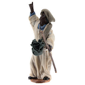 Young Moor figure pointing Neapolitan nativity 15 cm