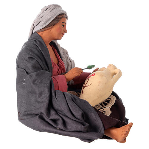 Sitzende Frau fűr neapolitanische Weihnachtskrippe, die eine Amphore dekoriert, 30 cm 4