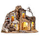 Maison rustique avec four et fontaine, éclairage LED, pour crèche 12 cm 55x70x40 cm s1