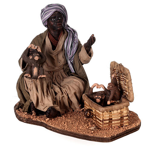 Moor man sitting with monkeys for Neapolitan Nativity Scene with characters of 30 cm 3