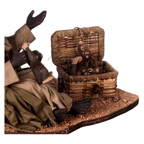 Moor man sitting with monkeys for Neapolitan Nativity Scene with characters of 30 cm 5
