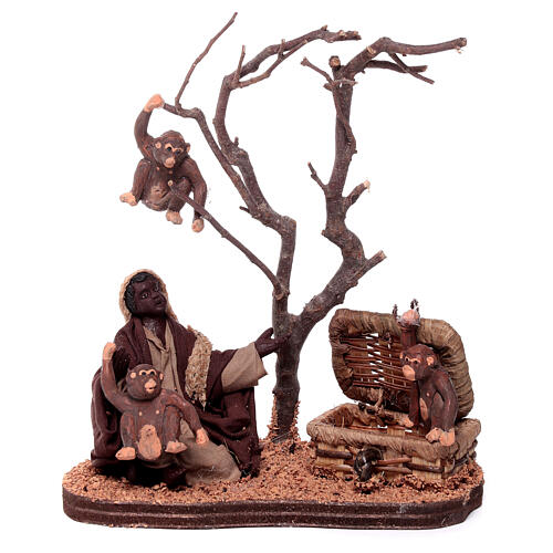 Mouro sentado com macacos e árvore para presépio napolitano com figuras de terracota de 10 cm 1