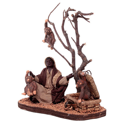 Mouro sentado com macacos e árvore para presépio napolitano com figuras de terracota de 10 cm 2