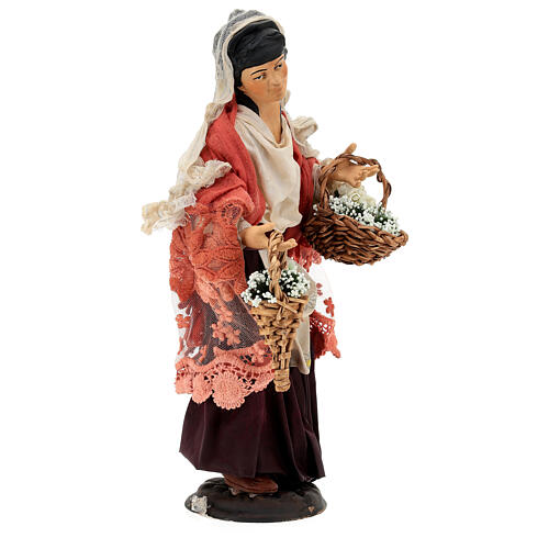 Femme avec paniers de fleurs santon pour crèche napolitaine 35 cm 5