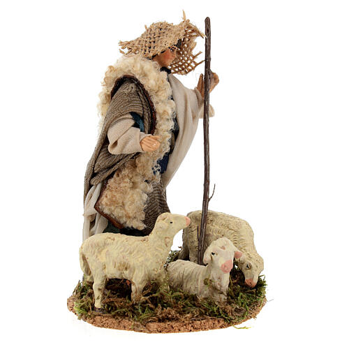 Figura jovem pastor com ovelhas para presépio napolitano com peças de terracota de 12 cm 3