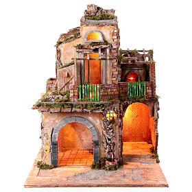 Krippenszenerie, Bauernhaus mit 2 Öfen, Brunnen und Beleuchtung, neapolitanischer Stil des 18 Jahrhunderts, für 16-18 cm Figuren, 70x60x50 cm