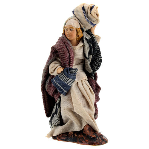 Man figurine with carpets for Neapolitan nativity scene 8 cm 2