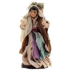 Donna con cesta di fieno stile napoletano per presepi 8 cm