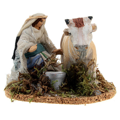 Figura mulher ordenhando uma vaca para presépio napolitano de 6 cm 1