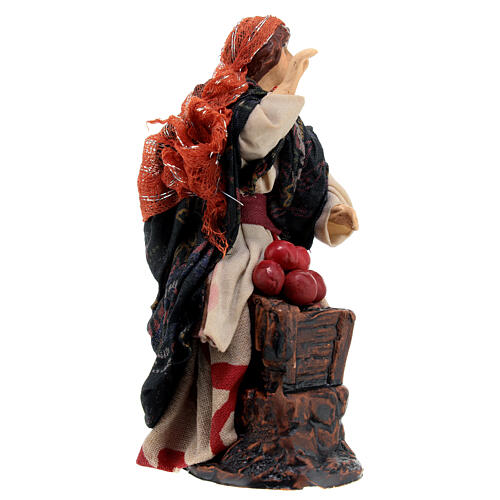 Figura mulher de pé com cesta e maçãs para presépio napolitano de 12 cm 3