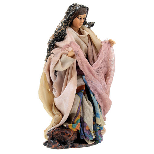 Jovem mulher com roupas a pendurar figura presépio napolitano 12 cm 3