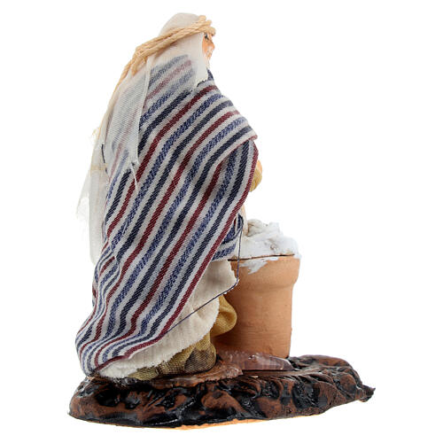 Homem árabe produzindo queijo presépio napolitano de 6 cm 4