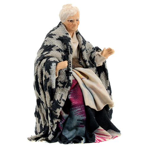 Mulher idosa sentada para presépio napolitano com figuras de altura média 12 cm 3