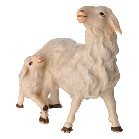 Mouton avec agneau derrière pour crèche Original Berger Val Gardena bois peint de 12 cm