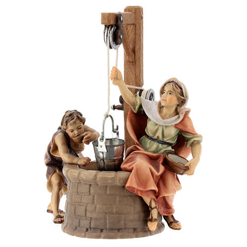 People at the well Original Nativity Scene in painted wood from Val Gardena 12 cm 1