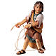Niño que tira un carnero de rodillas para belén Original madera pintada en Val Gardena 12 cm de altura media s2