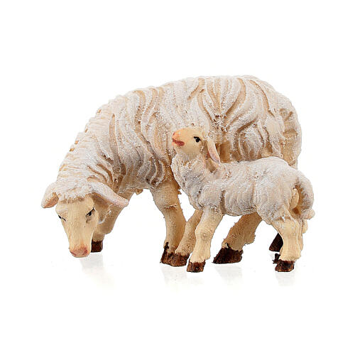 Mouton qui mange avec agneau bois peint Kostner crèche 9,5 cm 1