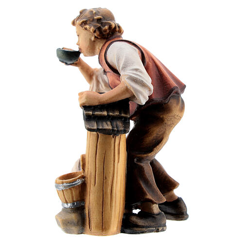 Boy at the fountain in painted wood for 9 cm Rainell Nativity scene, Val Gardena 3