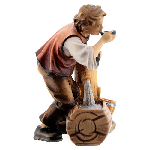 Boy at the fountain in painted wood for 9 cm Rainell Nativity scene, Val Gardena 5