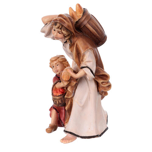 Femme avec enfant en bois peint crèche Rainell 9 cm Val Gardena 3