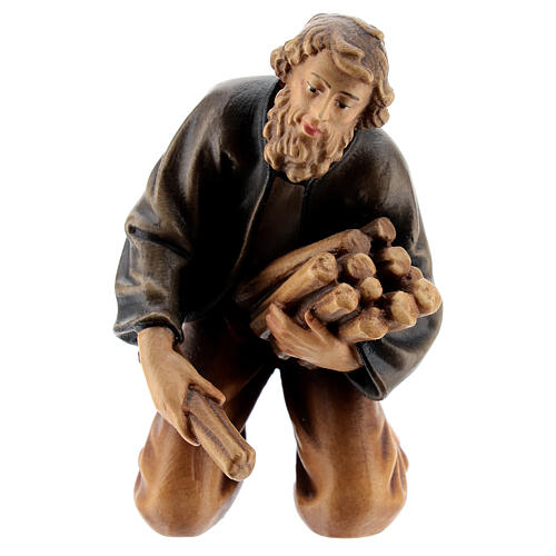 Shepherd adding firewood 11 cm, nativity Rainell, in painted wood 1