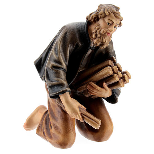 Shepherd adding firewood 11 cm, nativity Rainell, in painted wood 2