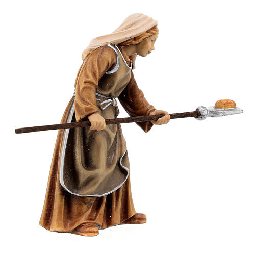 Woman with bread in painted wood for 9 cm Rainell Nativity scene, Val Gardena 3