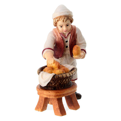 Enfant avec panier bois peint Val Gardena crèche Rainell 9 cm 2
