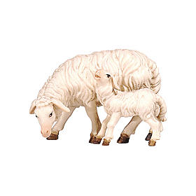 White sheep eating with lamb, 9 cm nativity Rainell, in painted Val Gardena wood