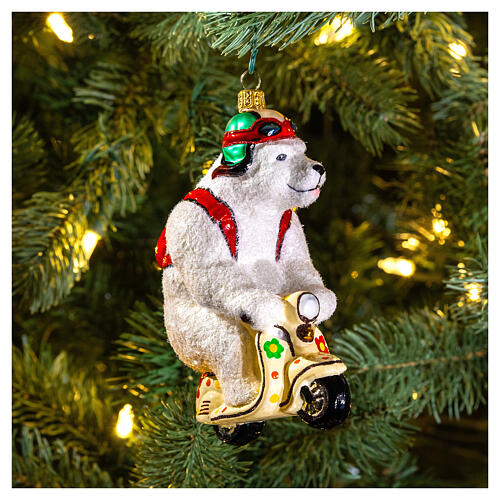 Polar bear on Vespa in blown glass for Christmas Tree 2