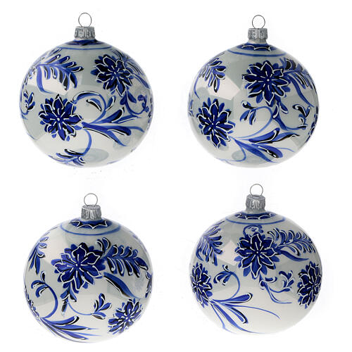 Christbaumkugeln aus Glas in weiß mit blauen Verzierungen 4 Stück, 100 mm 1