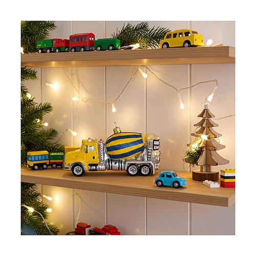 Concrete mixer truck with Christmas tree decoration in blown glass 4