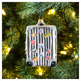Reisekoffer mit Aufklebern, Weihnachtsbaumschmuck aus mundgeblasenem Glas