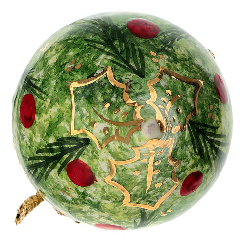 Sfera goccia albero natale fondo verde con pungitopo decorata a mano 8 cm Dellarte Ceramiche 3