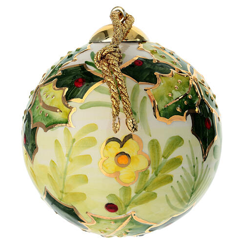 Bombka ceramiczna, tło w kolorze kości słoniowej, ostrokrzew, 10 cm, Dellarte Ceramiche 3