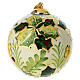 Bombka ceramiczna, tło w kolorze kości słoniowej, ostrokrzew, 10 cm, Dellarte Ceramiche s1