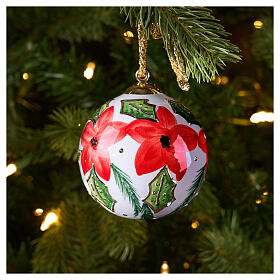 Pallina albero Natale Dellarte Ceramiche fondo chiaro stelle rosso e agrifoglio 10 cm dipinta mano