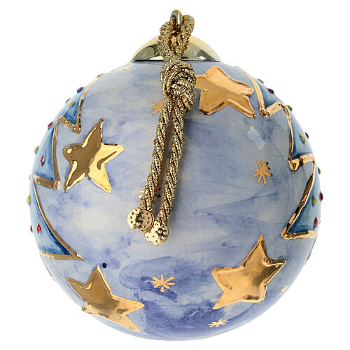 Keramikkugel, rund, mit stilisiertem Weihnachtsbaum und goldfarbenen Sternen auf hellblauem, schattiertem Grund, 10 cm, handbemalt – Dellarte Ceramiche 3