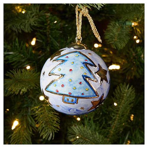 Bola de Natal Dellarte Ceramiche fundo azul estrelas douradas 10 cm pintada à mão 2