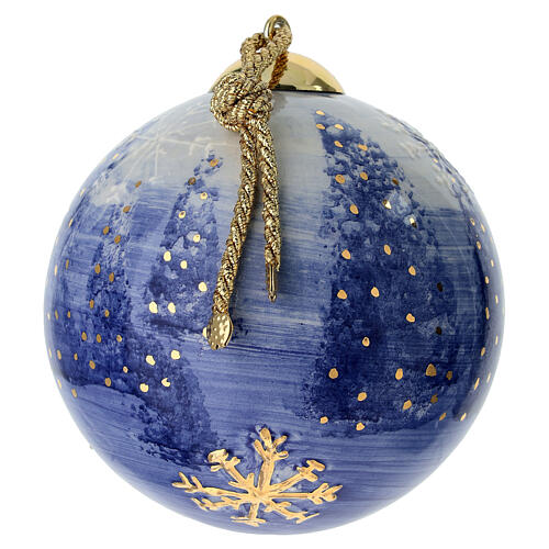 Pallina natalizia Dellarte Ceramiche paesaggio innevato bosco alberi blu 10 cm dipinta mano 3
