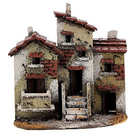 Três casas cortiça para presépio napolitano com figuras altura média 3 cm, medidas: 16x15,5x9,5 cm