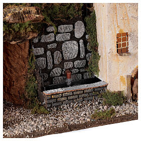 Villaggio con luci e fontana con pompa 30x45x20 per presepi 10-12 cm