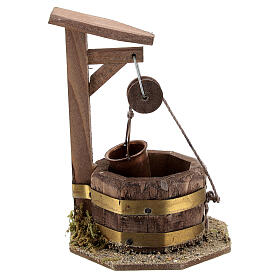 Poço em miniatura de madeira escura com balde e roldana para presépio com figuras de altura média 10 cm, medidas: 10,5x7x7 cm