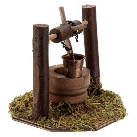 Poço em miniatura de madeira escura com balde móvel para presépio com figuras de altura média 10 cm, medidas: 8,5x9x9 cm