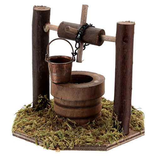 Poço em miniatura de madeira escura com balde móvel para presépio com figuras de altura média 10 cm, medidas: 8,5x9x9 cm 3