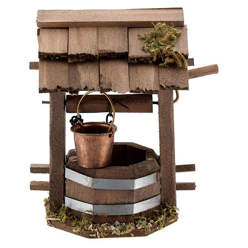 Poço miniatura com telhado madeira escura para presépio com figuras altura média 10 cm; medidas: 9x7,5x6 cm 1