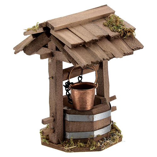 Poço miniatura com telhado madeira escura para presépio com figuras altura média 10 cm; medidas: 9x7,5x6 cm 3