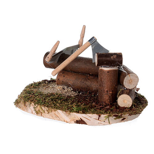 Cenário troncos com machado e serra miniatura para presépio estilo nórdico com figuras altura média 12 cm, 7x12x9 cm 3