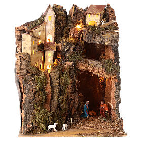 Cenário para presépio de Natal figuras altura média 6 cm, aldeia de montanha iluminada com gruta Natividade; 31x25x25 cm