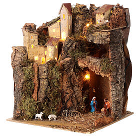 Cenário para presépio de Natal figuras altura média 6 cm, aldeia de montanha iluminada com gruta Natividade; 31x25x25 cm